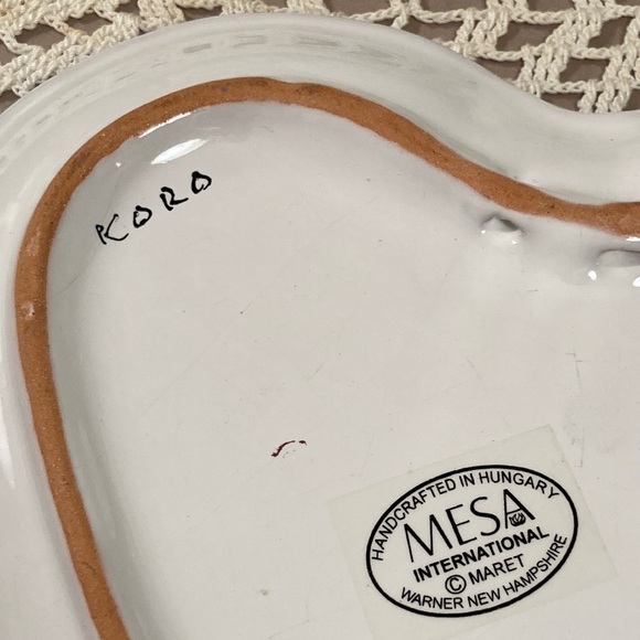 Handmade Hungarian Heart Shape Plate With Stripes And Strawberries Signed - Picture 8 of 11